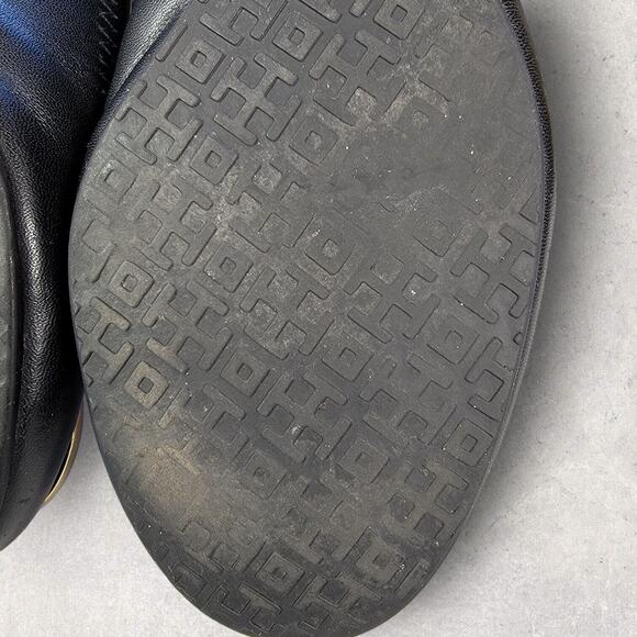 Tory Burch Womens Black Leather Ballet Flats Shoes 5.5 Slip On Gold Logo Travel - Picture 10 of 13